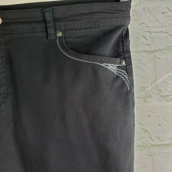 Style & Co Woman Straight Leg Black Jeans Sz 20WP - Picture 4 of 9